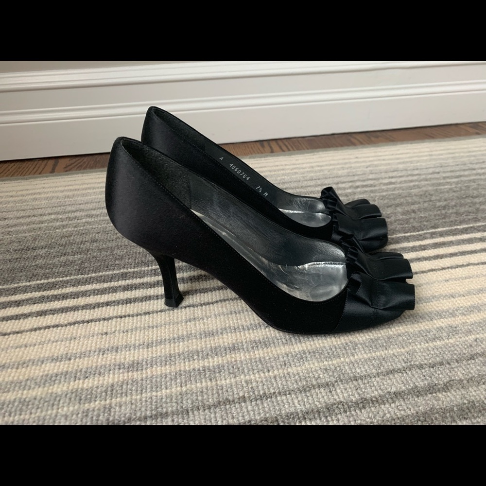 STUART WEITZMAN BLACK SATIN EVENING SHOES